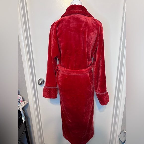 Robe - Picture 3 of 4